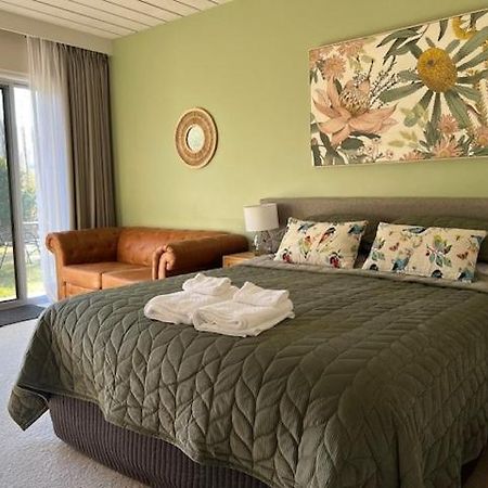 Riverbank Park Motel Брайт Екстериор снимка