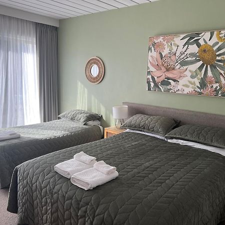 Riverbank Park Motel Брайт Екстериор снимка