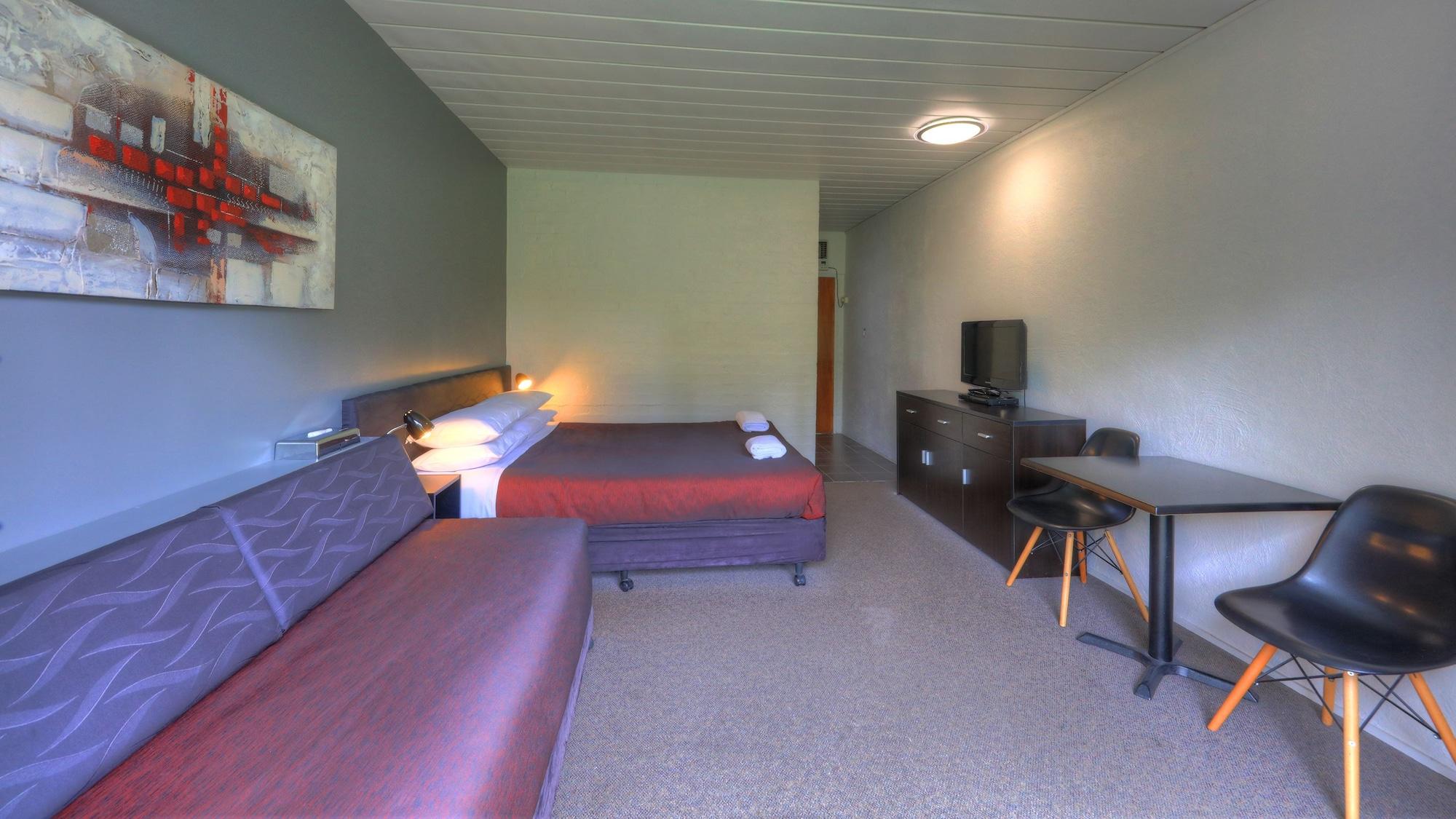 Riverbank Park Motel Брайт Екстериор снимка