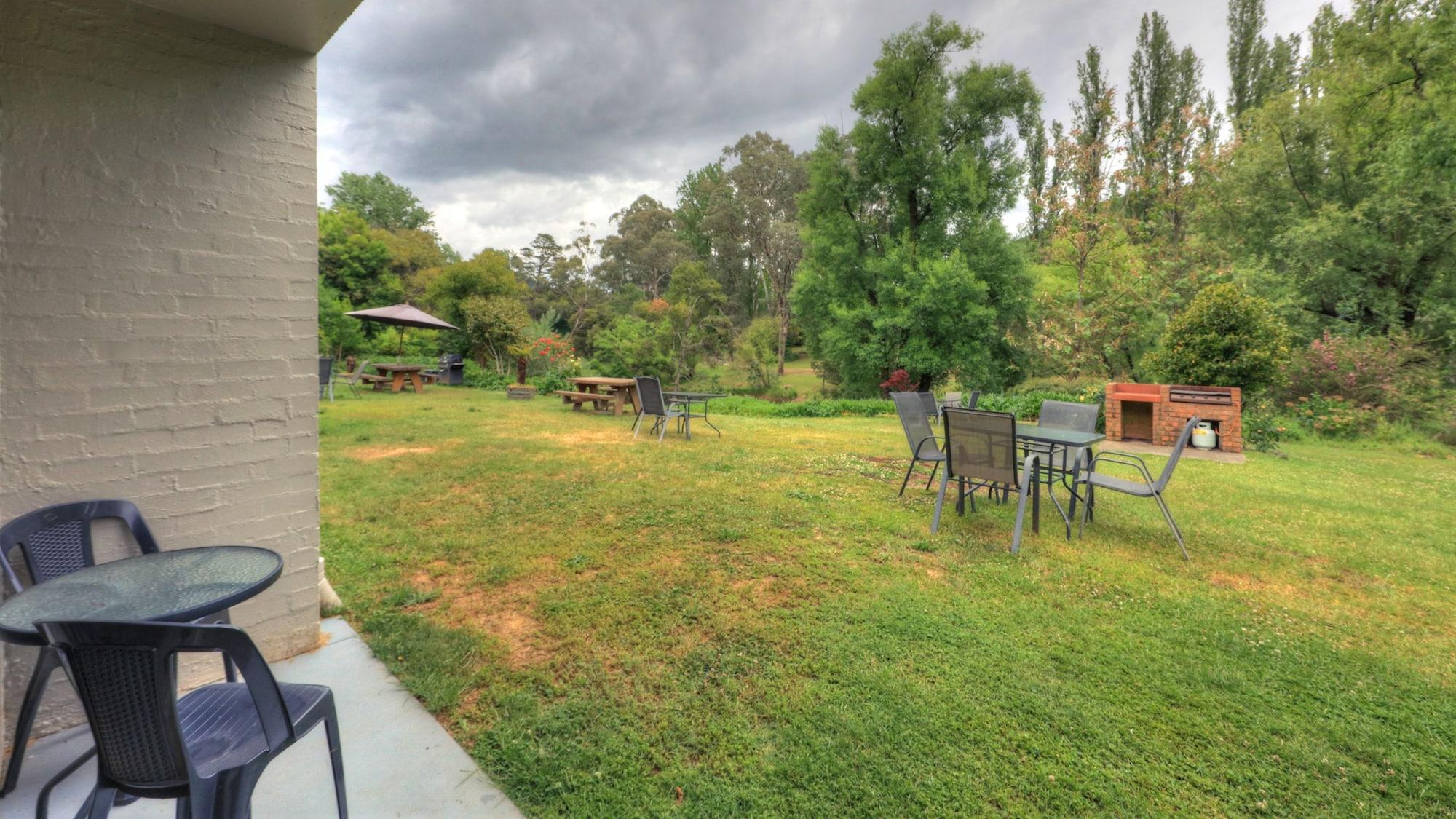 Riverbank Park Motel Брайт Екстериор снимка