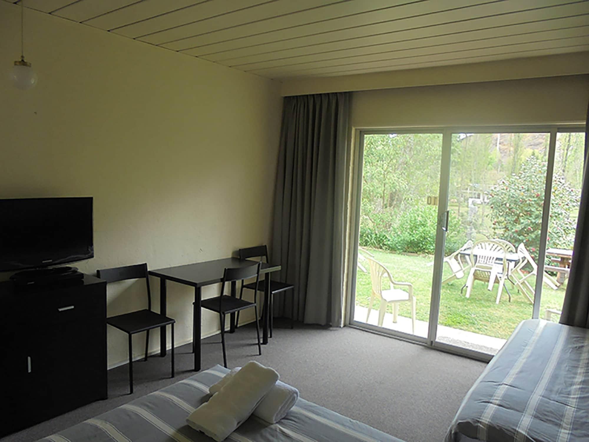 Riverbank Park Motel Брайт Екстериор снимка