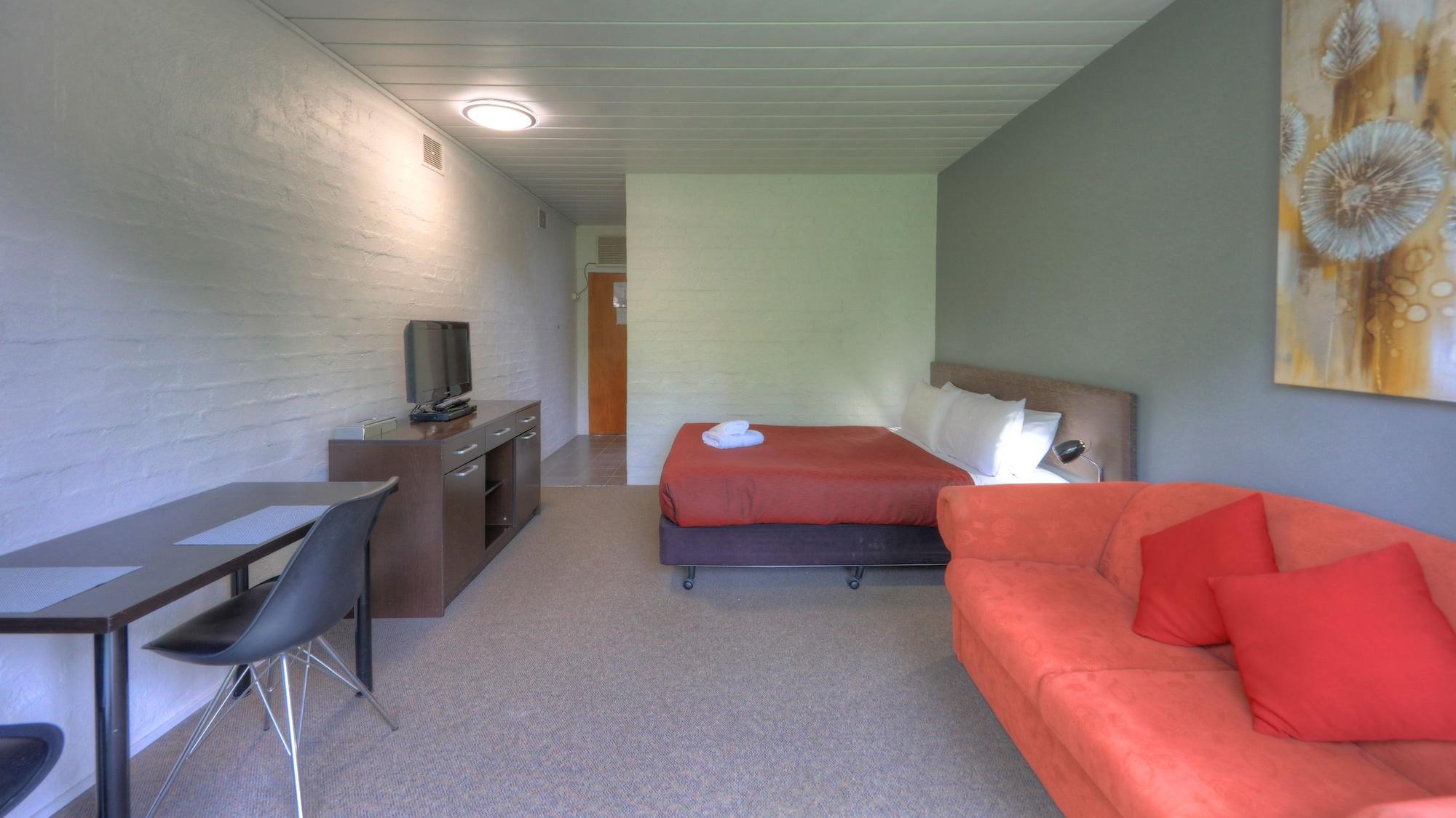 Riverbank Park Motel Брайт Екстериор снимка