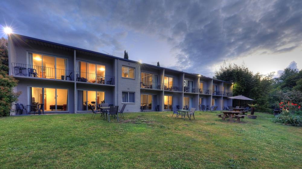 Riverbank Park Motel Брайт Екстериор снимка