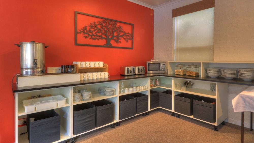 Riverbank Park Motel Брайт Екстериор снимка