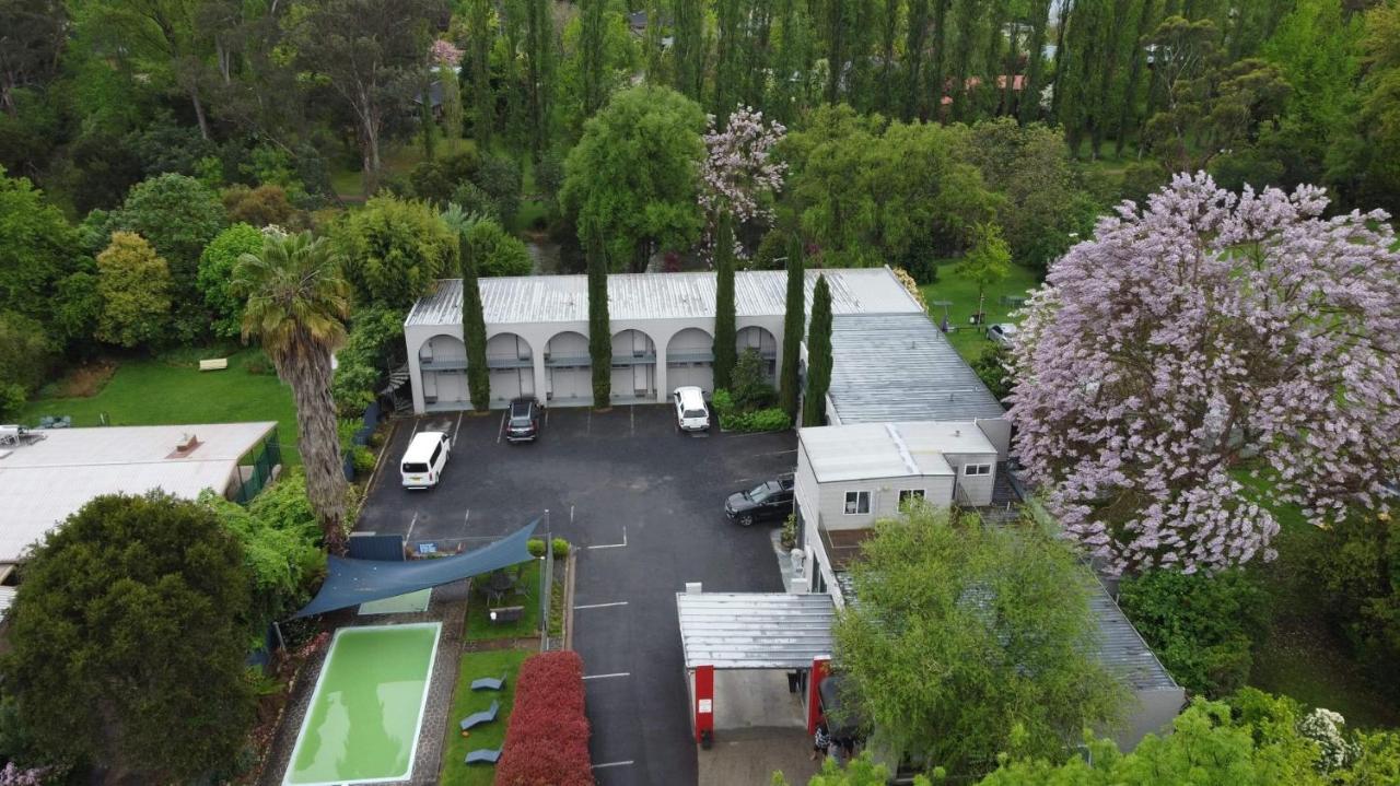 Riverbank Park Motel Брайт Екстериор снимка
