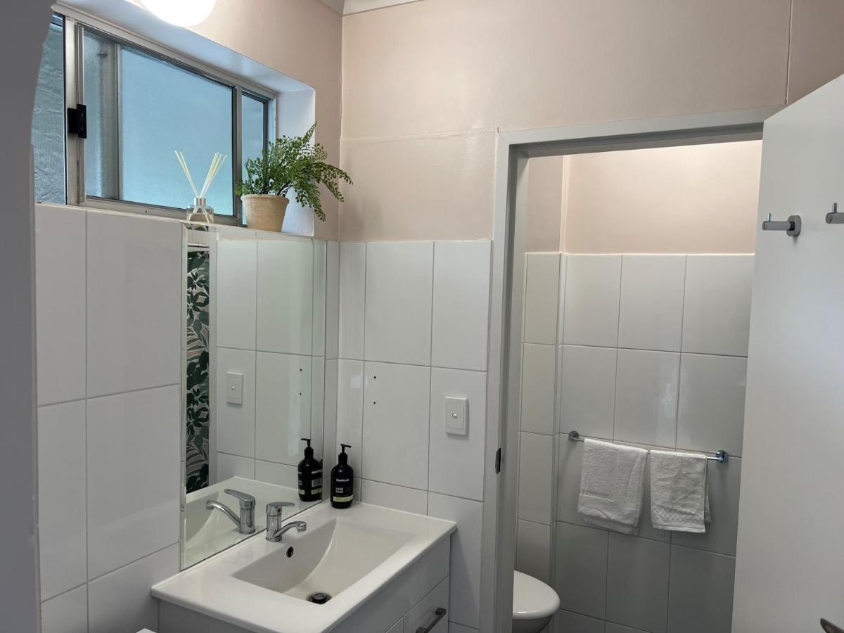 Riverbank Park Motel Брайт Екстериор снимка