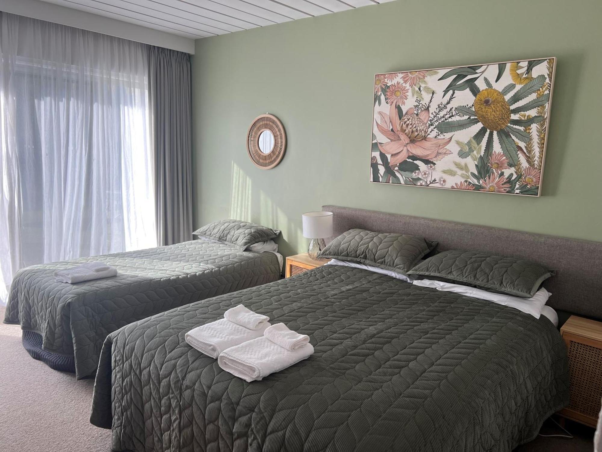 Riverbank Park Motel Брайт Екстериор снимка